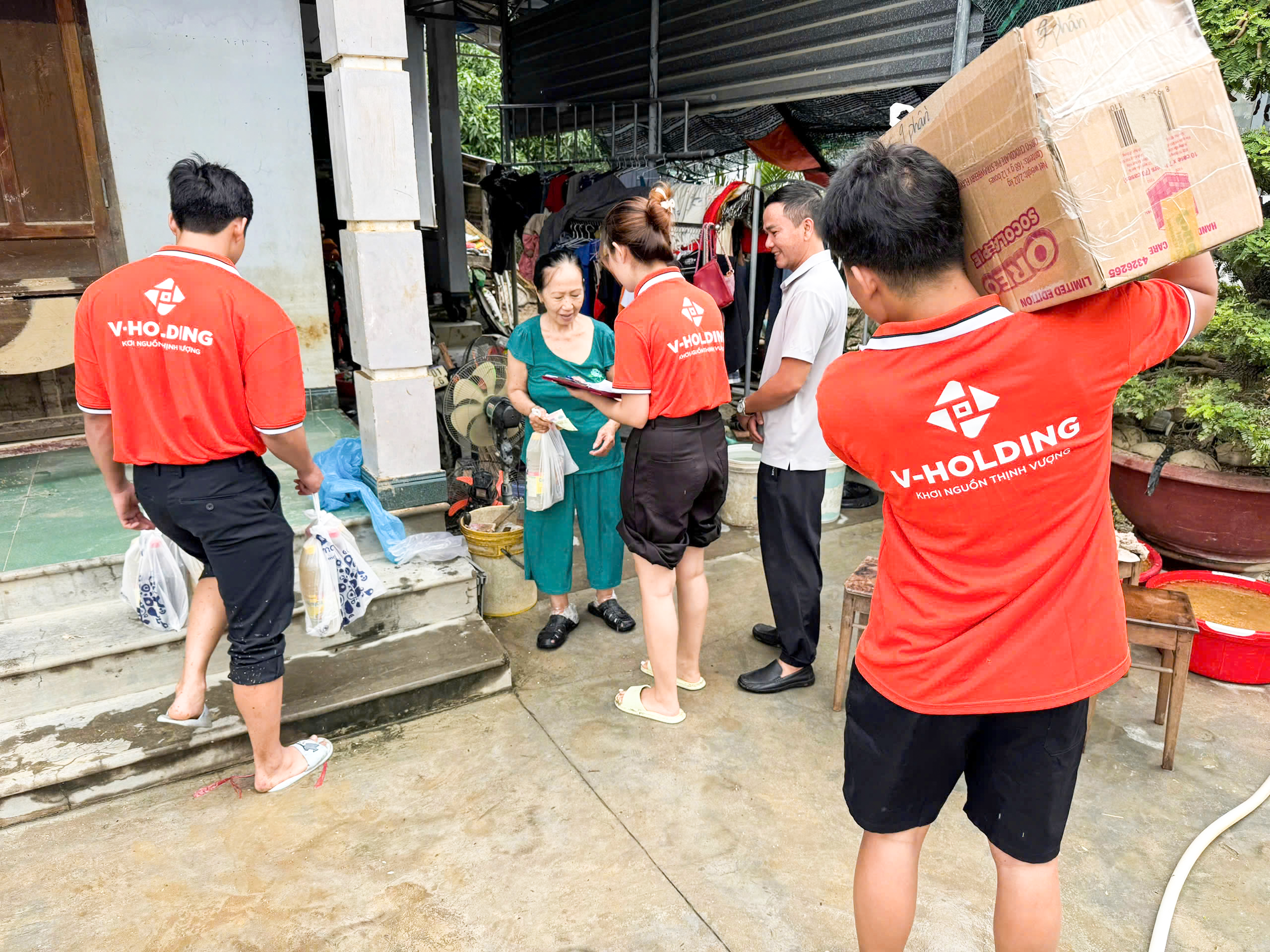 cứu trợ miền trung