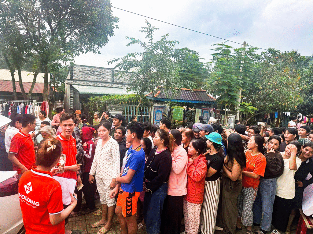 cứu trợ miền trung