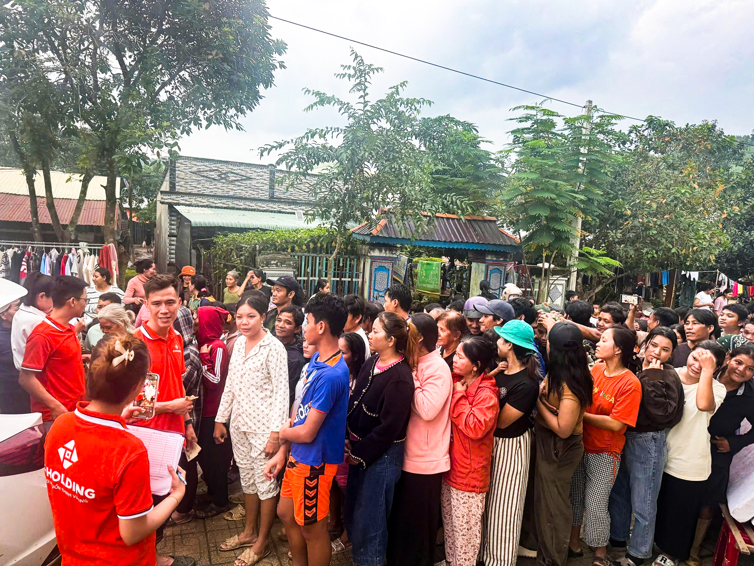 cứu trợ miền trung